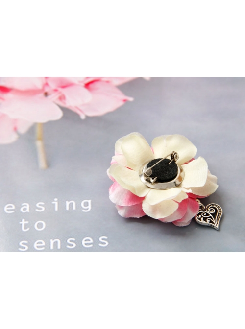 Vintage Gothic Creative Peach Blossom Brooch Heart-Shaped Corsage Brooch Fashion And Popular Fine Small Accessories
