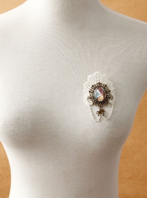 Vintage Fashion Baroque White Lace Artificial Gems Chain Pony Brooch
