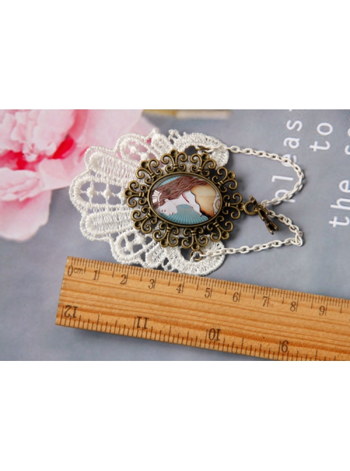 Vintage Fashion Baroque White Lace Artificial Gems Chain Pony Brooch