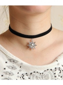 Retro Gothic Fashion Simple Personality Little Sun Black Velvet Rope Short Necklace