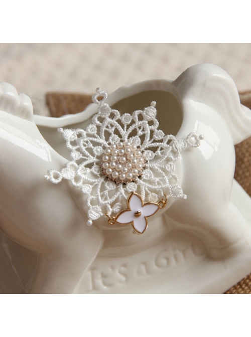 Fashion Retro Christmas Personality White Snowflake Lace Pearl Rhinestone Brooch