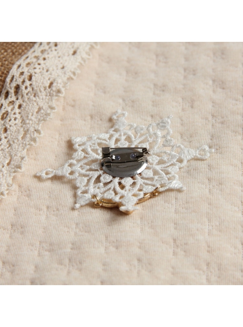 Fashion Retro Christmas Personality White Snowflake Lace Pearl Rhinestone Brooch