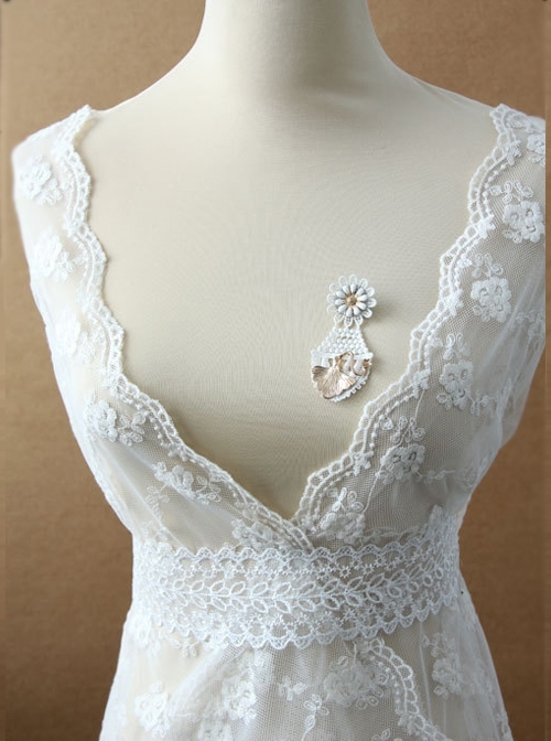 Fashion Elegant Mini Simple Golden Leaves White Flowers Lace Small Brooch