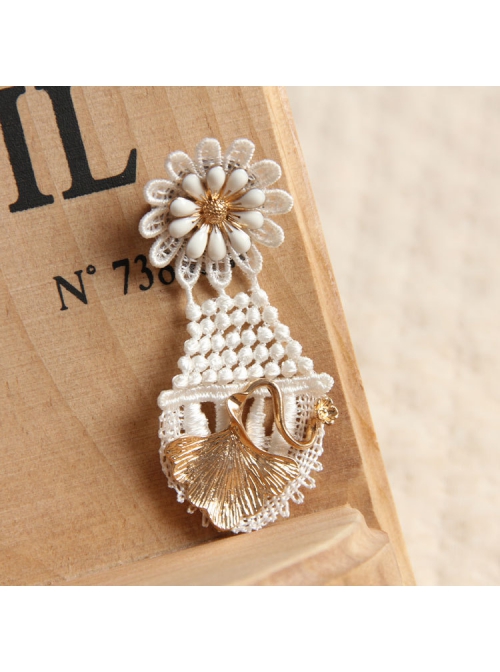 Fashion Elegant Mini Simple Golden Leaves White Flowers Lace Small Brooch
