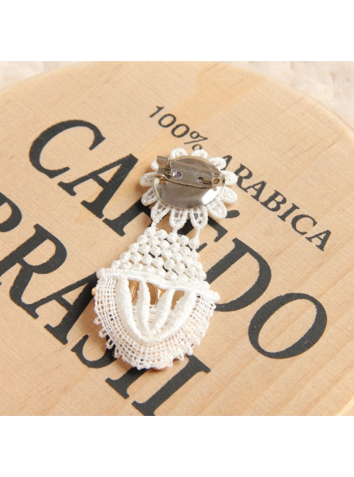 Fashion Elegant Mini Simple Golden Leaves White Flowers Lace Small Brooch