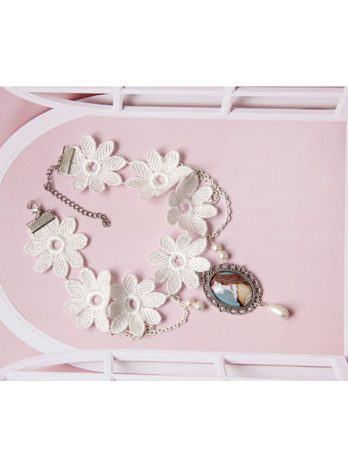 White Lace Flower Imitation Pearl Beauty Portrait Gemstone Pendant Retro Female Short Necklace