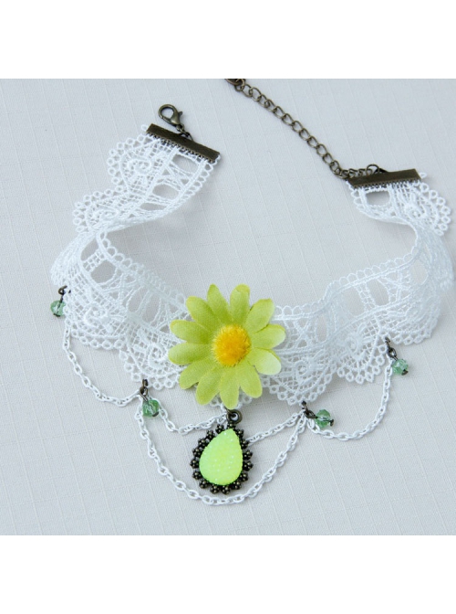 Retro Green Small Chrysanthemum Gemstone Pendant White Lace Tassel Fashion Female Short Necklace