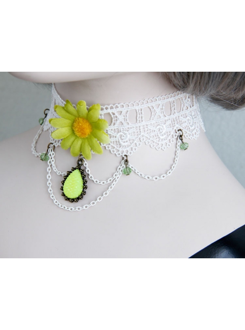 Retro Green Small Chrysanthemum Gemstone Pendant White Lace Tassel Fashion Female Short Necklace