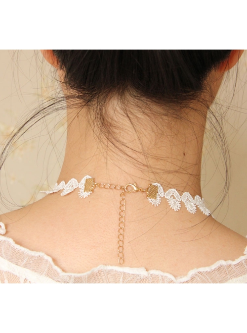 Simple Retro Fashion Christmas Green Small Tree Love White Lace Female Short Necklace