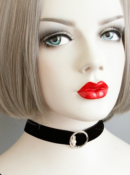 All-Match Retro Fashion Personality Black Velvet Belt Metal Ring Pearl Female Short Necklace