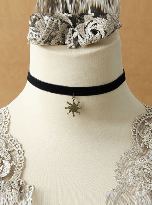 Retro Fashion Little Sun Pendant Female Retro Christmas Party Black Velvet Rope Choker