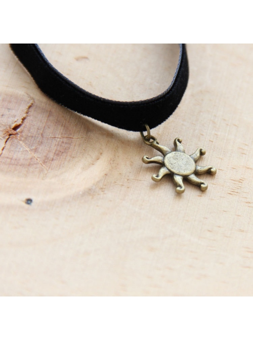 Retro Fashion Little Sun Pendant Female Retro Christmas Party Black Velvet Rope Choker