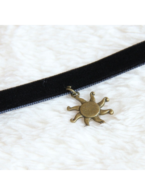 Retro Fashion Little Sun Pendant Female Retro Christmas Party Black Velvet Rope Choker