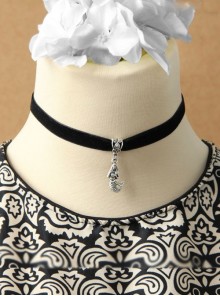 Baroque Retro Fashion Simple Mermaid Pendant Black Velvet Female Choker