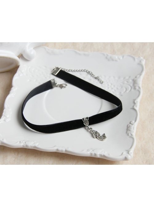 Baroque Retro Fashion Simple Mermaid Pendant Black Velvet Female Choker