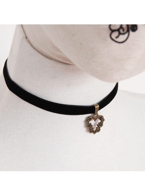 Retro Fashion Personality Love Garland Pendant Black Velvet Rope Female Short Necklace