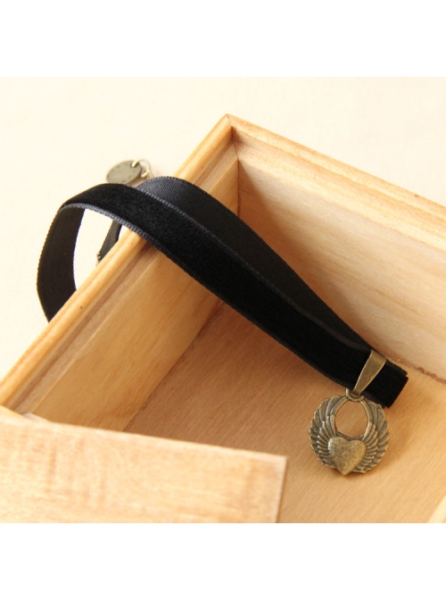 Retro Personality Fashion Black Velvet Rope Love Wings Pendant Simple Female Short Necklace