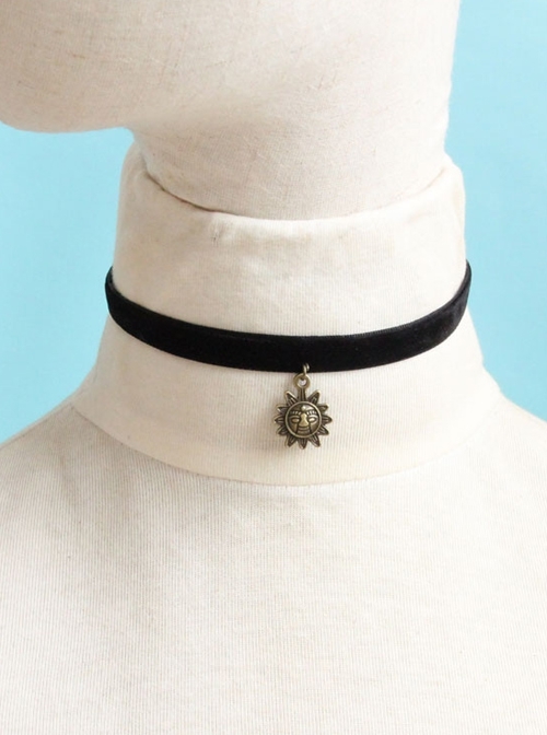 Retro Fashion Simple Cartoon Sun Pendant Black Velvet Rope Gothic Female Short Necklace