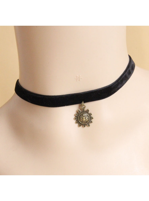 Retro Fashion Simple Cartoon Sun Pendant Black Velvet Rope Gothic Female Short Necklace