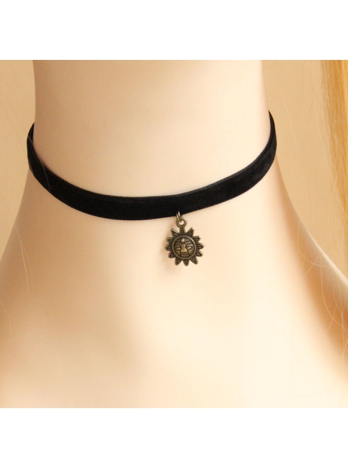 Retro Fashion Simple Cartoon Sun Pendant Black Velvet Rope Gothic Female Short Necklace