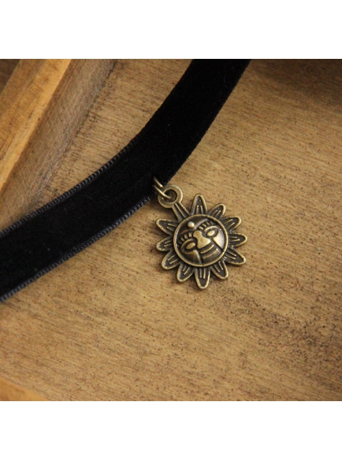 Retro Fashion Simple Cartoon Sun Pendant Black Velvet Rope Gothic Female Short Necklace