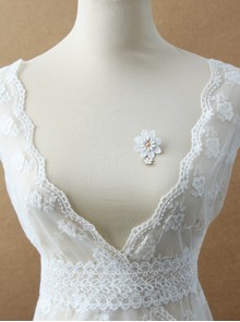 Lady Retro Compact Fashion White Lace Cherry Blossom Female Brooch