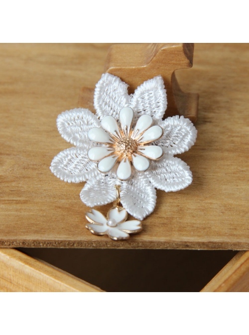 Lady Retro Compact Fashion White Lace Cherry Blossom Female Brooch