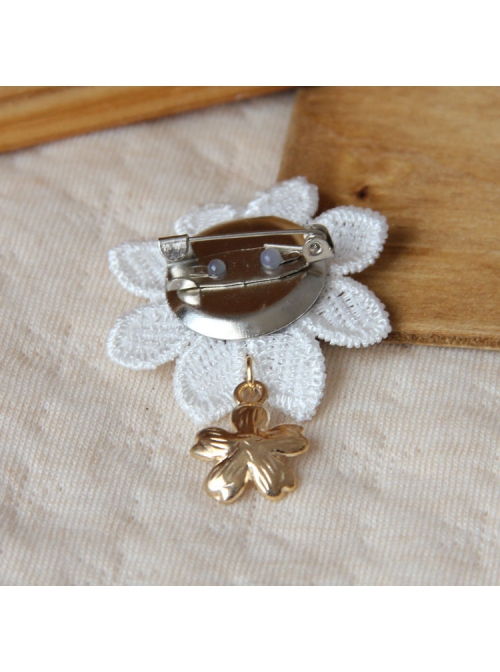 Lady Retro Compact Fashion White Lace Cherry Blossom Female Brooch