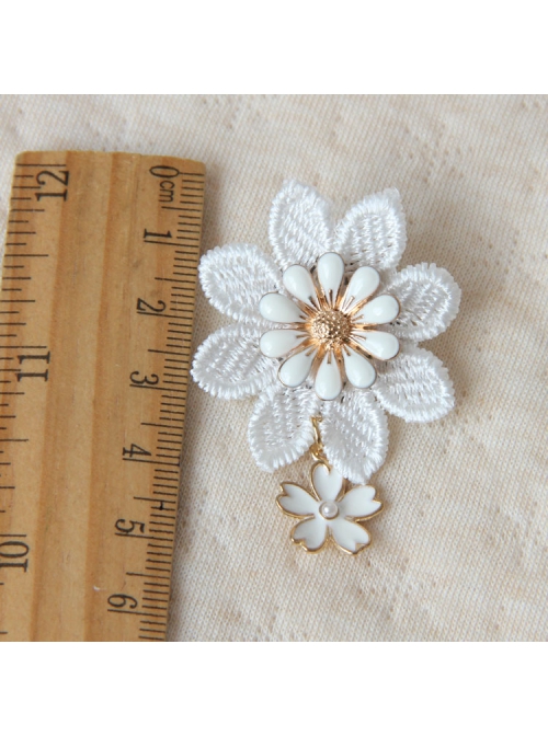 Lady Retro Compact Fashion White Lace Cherry Blossom Female Brooch