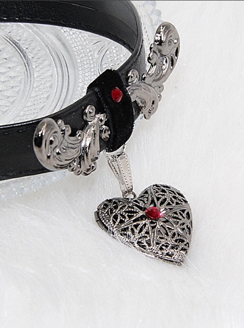 Stereoscopic Metal Flower Vine Lace Heart Dark Gothic PU Choker