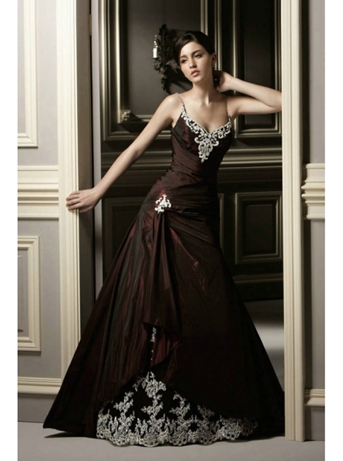 Gothic Red Lace Applique Wedding Dress
