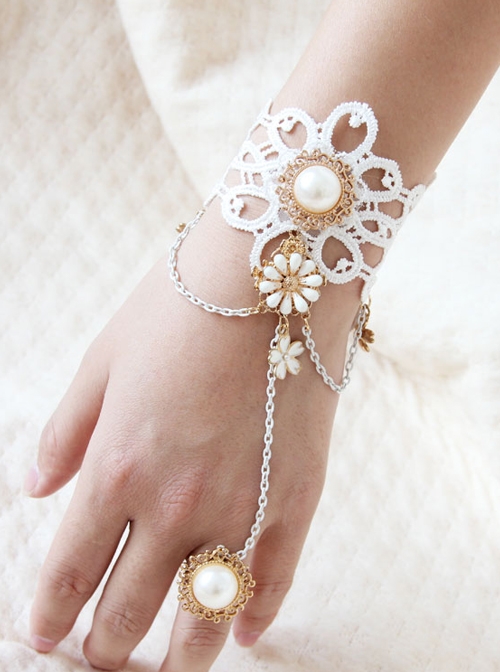 Arpeggia one line bracelet in white gold | De Beers US